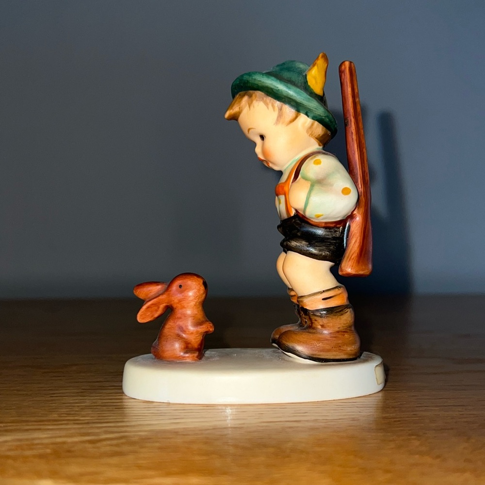 ❤️ HUMMEL - Sensitive Hunter - w Germany ceramic PRICE DROPPED - Picture 2 of 9